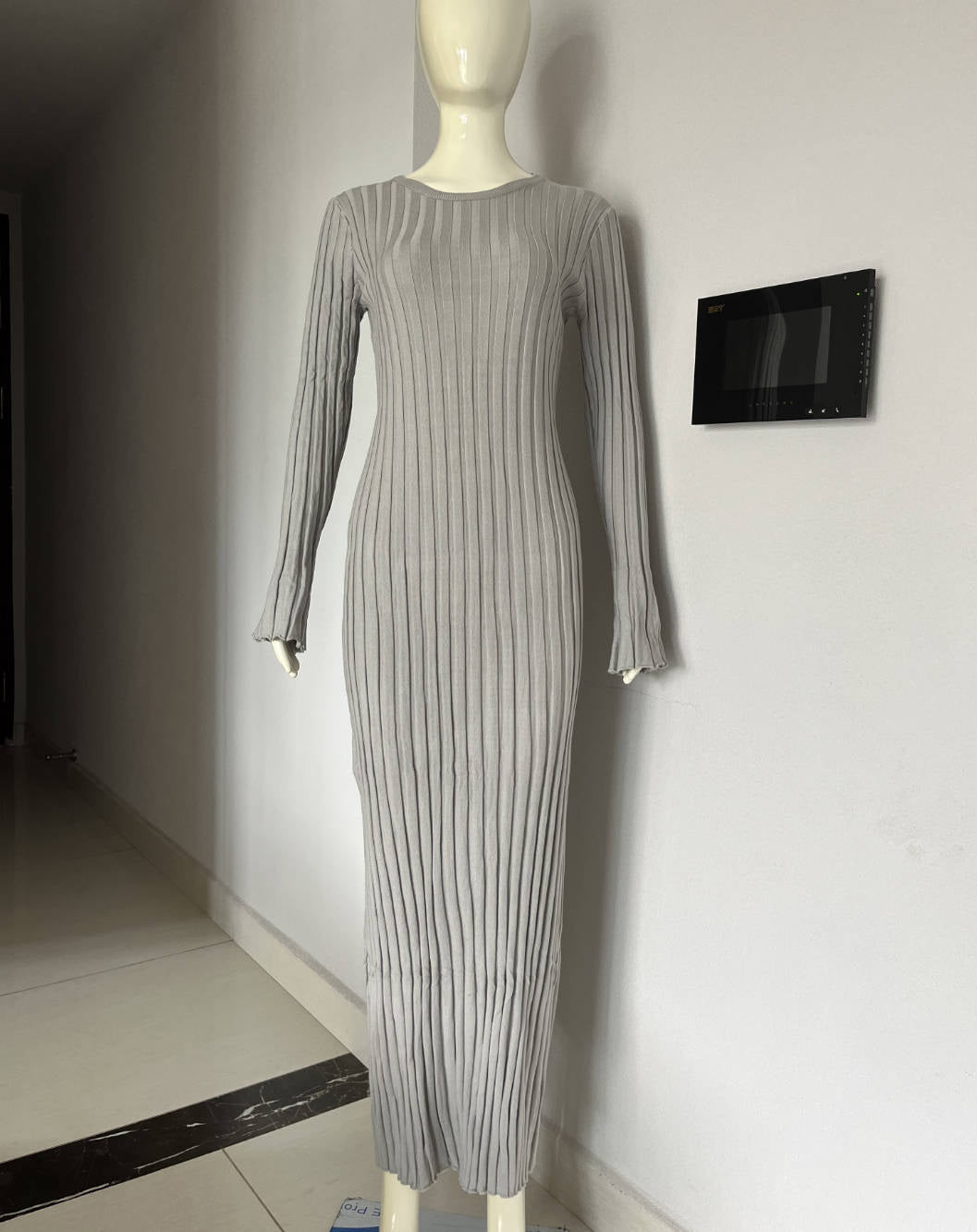 Robe pull longue en maille côtelée gris clair