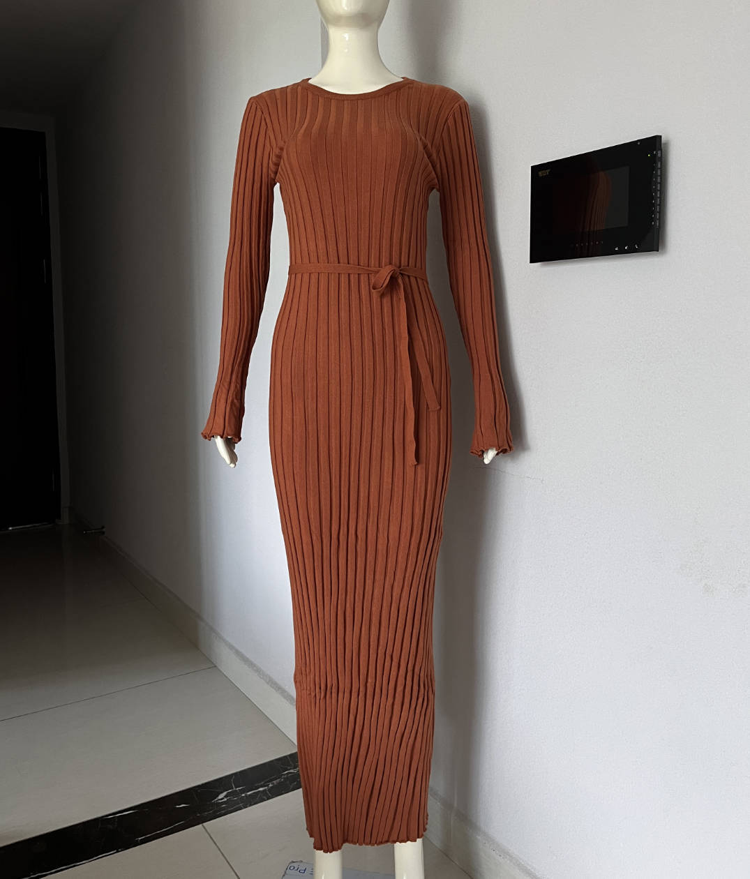 Robe longue en maille côtelée terracotta